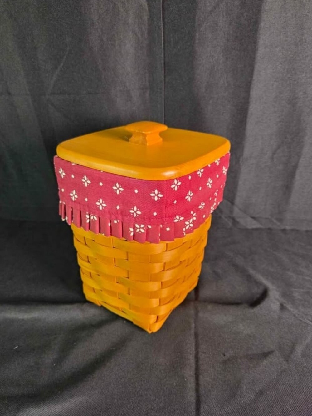 1996 Longaberger Medium Spoon basket with lid and Plastic & fabric liners